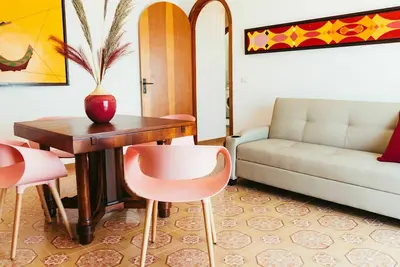 Confortable appartement dans une maison de vacances avec Wifi, Tv, balcon, animaux admis et parking