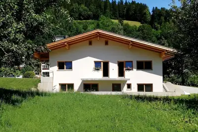 Agréable appartement pour 4 personnes avec Wifi, Tv, terrasse et parking