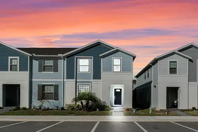 Image de 5 Bedrooms / 4. 5 Bathrooms / Windsor at Westside (8917 Sa)
