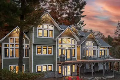 Image de Gorgeous 8Bed, 5Bath Cottage on 3 Mile Lake! Spacious Deck! Privacy! Views!