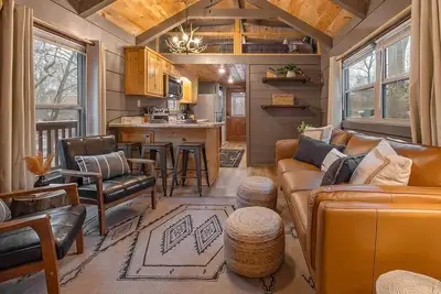 Image de Gabriele Cabin | Rustic Retreat Near Downtown