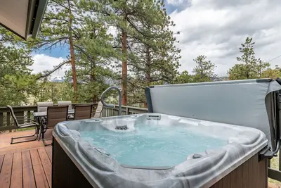 Image de Rocky Retreat: Relax in hot tub, 2. 7 mi to Rmnp, walking distance to town, #3370