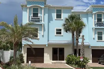 Image de Dock\/Private Pool! Elevator! Walk to Sombrero Beach! New Villa! 5\/5