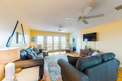 Dog-friendly, water view beach house w/ a full kitchen, furnished deck, private