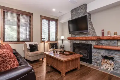 Image de Summer Stays Available! Modern Townhome on Sierra Star Golf Course with Private Hot Tub and Grill!