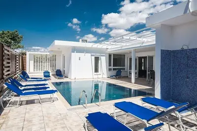 Image de Villa Mavris - Belle villa de 4 chambres avec piscine privée dans le centre d'Ayia Napa