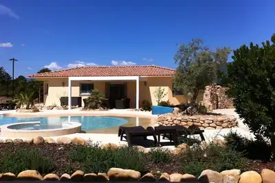 Image de L'Hacienda Villa Ouest Piscine chauffée à 28°, spa, boulodrome et Tennis privé