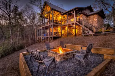Image de Nighthawk- Large Exclusive Lodge Style Home \\ Views\\ Outdoor Fireplace and Firepit