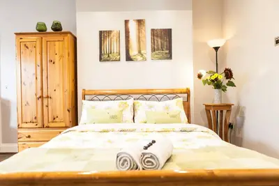 Image de Spacious and beautifully presented apartment, close to heath and lake