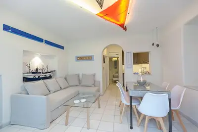 \"Pebbles\" Exquisite House in the heart of Naousa