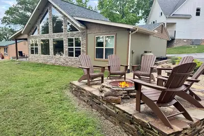 Image de Lake Front\/ Lake View! Pool, Fire Pit at No Bad Days Cabin on Table Rock Lake