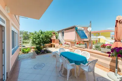 Image de Apartment for 4-5 per. | Ground floor | 50 m to the sea | Air conditioning, Wi-Fi, Sat Tv