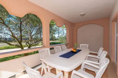 Image de Apartment for 8 persons | Air conditioning, satellite Tv | 30 m to the sandy beach Smratine