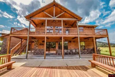 Image de Incredible White River Waterfront Getaway Vacation