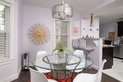 Image de Modern Duplex Home close to Boston. Free parking, Yard, Super Nice!