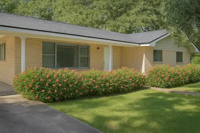 Image de 3\/2 on 1 acre on main road close to Casinos, Restaurants & Plants!