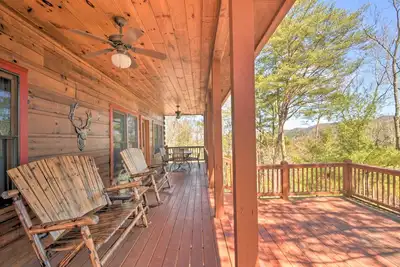 Image de 5 Mi to Downtown Blue Ridge: Rustic Cabin w/ Views