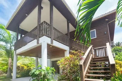 Image de Nature \/ Spotless Villa \/ 4 Bdrms \/ West End
