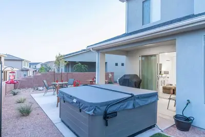 Image de Do Drop Inn: Pet Friendly, Private Hot Tub, Pool, Bbq Grill, Free State Park Pass, Fast WiFi, Patio!
