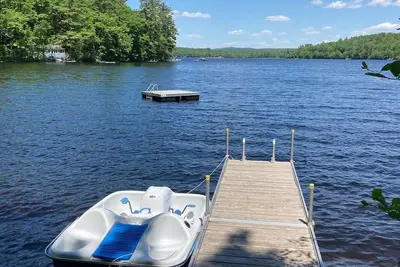 Image de \"The Calling Loon\". A sunny 5 bedroom, 2 bath house on Crystal Lake! Sleeps 9.