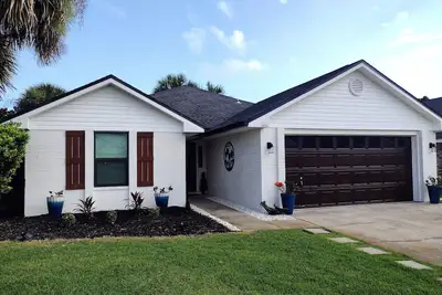 Image de Beautiful! Destin Fl area, 5 minute Walk to Beach, Community Pool, Sleeps 10!