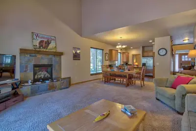 Image de Ac, Game Room, Family, outdoor seating area, Perks