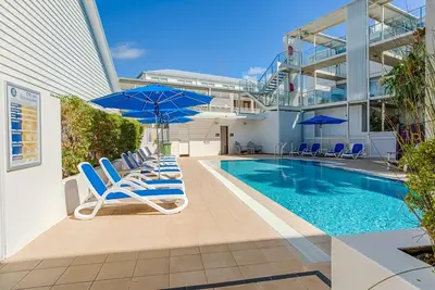 Image de Unit 101 Plantation Resort - Rainbow Beach. Plantation Resort. Second Floor. Aircon. Pool. Spa. Wifi