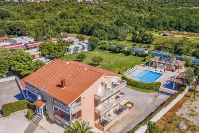Image de Bel appartement dans une maison de vacances avec Wifi, climatisation, piscine, Tv, terrasse, parking