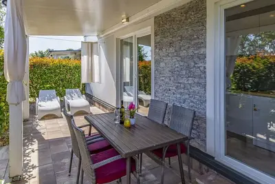 Image de Bel appartement dans une maison de vacances avec Wifi, piscine, climatisation, Tv, terrasse, parking