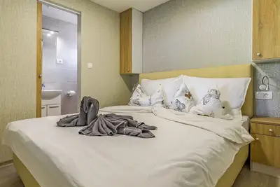 Image de Appartement dans une maison de vacances avec piscine, climatisation, Wifi, Tv, terrasse, parking