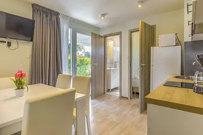 Image de Appartement dans une maison de vacances avec Wifi, climatisation, piscine, Tv, terrasse, parking