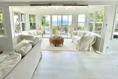 Image de Beachfront North Fork Escape on Nassau Point, rare August availability