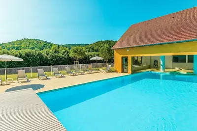 Image de Appartement dans une maison de vacances avec Wifi, piscine, Tv, terrasse, animaux admis, parking