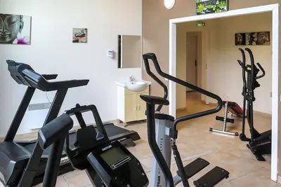 Image de Appartement dans une maison de vacances avec piscine, Wifi, Tv, terrasse, animaux admis, parking