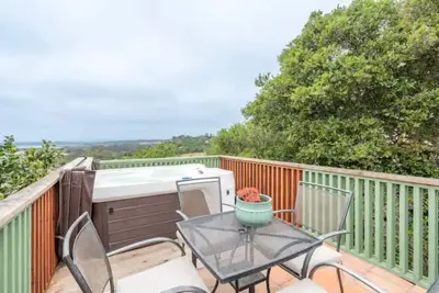 Image de Watch Sunsets of the Monterey Bay From a Hilltop Villa