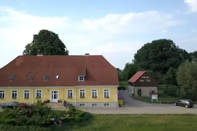 Image de Appartment in manour house with park. Lake nearby. Enjoy Naturepark.