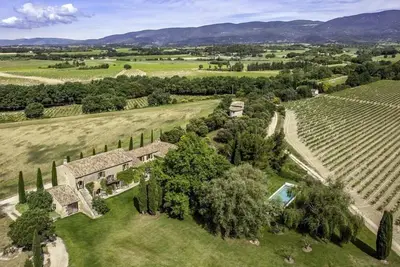 Charming Villa near Ansouis, Large Heated pool, Lovely grounds