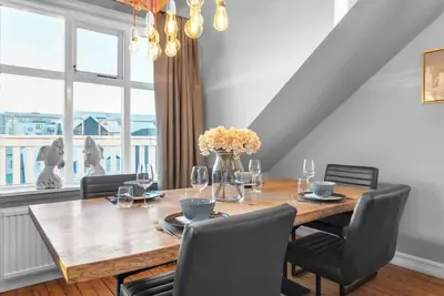 Image de Bright penthouse on the main street