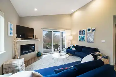 Image de New, Family-Friendly Home w/ a Furnished Patio & Tranquil Yard
