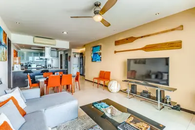Image de Air-conditioned condo w/ lovely ocean views, beach access, shared pools