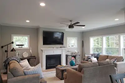 Image de Beautiful new Lake House Family and pets friendly with beach access!