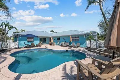 Image de Large Single Level-1 Minute Walk To The Beach-5 minute walk to Restaurant/Shops