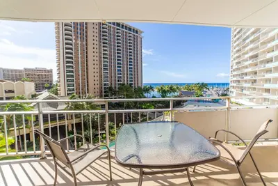 Image de Ilikai Ocean View Studio! 500 s. f. Full Kitchen. \nNO Resort Fees! Free Wifi,