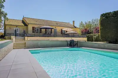 Image de Grande maison de vacances pour 8 personnes, avec une grande piscine chauffée