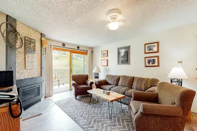 Image de Cute ski-in/ski-out condo w/ shared hot tub & sauna near hiking & biking trails
