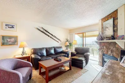 Image de Delightful slope-side condo w/ ski-in/ski-out access, shared hot tubs & more
