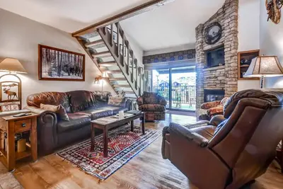 Image de Spacious condo w/ upgraded furnishings, gas grill, & spacious loft near slopes