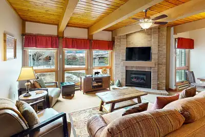 Image de Steamboat home near gondola with pool, hot tub & washer/dryer