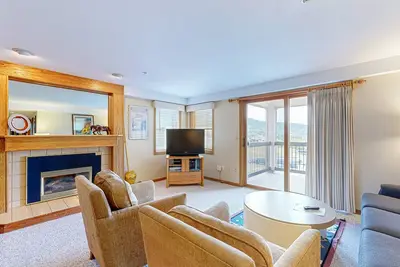 Image de Amazing condo near shops & restaurants with outdoor pool & hot tubs