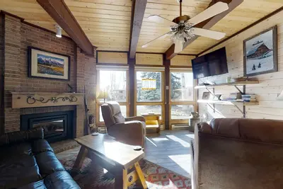 Image de Charming Steamboat Springs home with hot tubs & pool - next to gondola